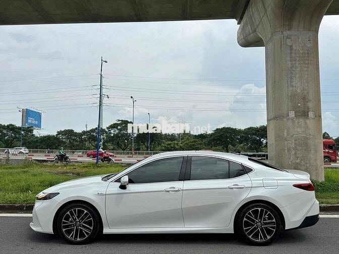 Toyota Camry 2025 2.5HEV TOP - 1310 km