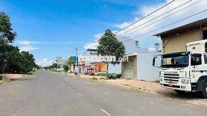 Bán Kho Đang Kinh Doanh Mặt Tiền Chợ Tân Hoà