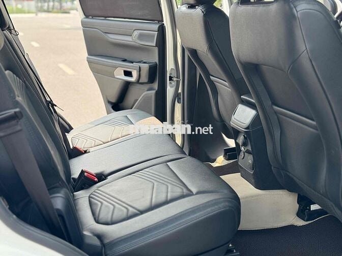 Everest Titanium 4x4 AT đẹp xuất sắc đi 20.000km