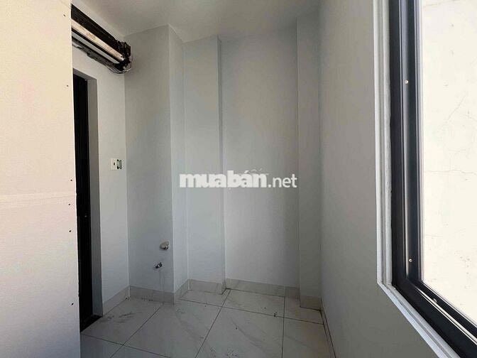 QUẬN 10- PHÒNG NỘI THẤT CỬA SỔ LỚN- GẦN BÁCH KHOA, HUFLIT