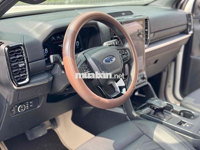 Everest Titanium 4x4 AT đẹp xuất sắc đi 20.000km