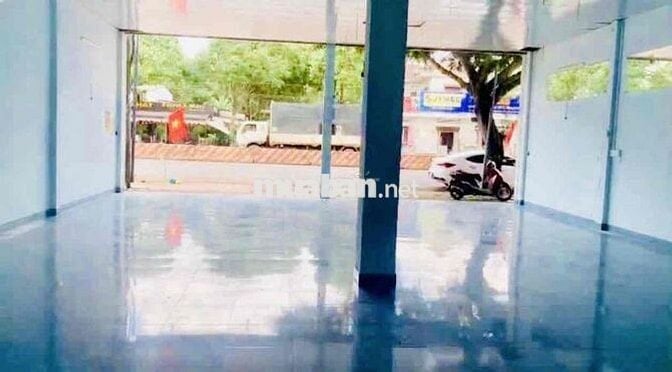 CHO THUÊ NHÀ - MẶT TIỀN PHẠM VĂN ĐỒNG - SẢNH KINH DOANH DÀI 20m.