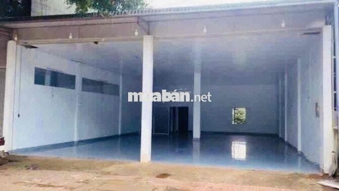 CHO THUÊ NHÀ - MẶT TIỀN PHẠM VĂN ĐỒNG - SẢNH KINH DOANH DÀI 20m.