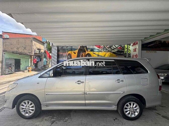Toyota Innova 2013 2.0V - 90000 km