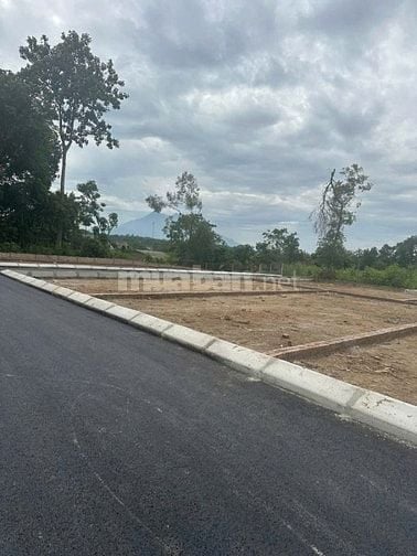 ĐẤT CẨM LĨNH BA VÌ CHƯA BAO GIỜ HẾT HÓT . DỰ ÁN SÂN GOlf VỀ SUỐI 2 NÊN