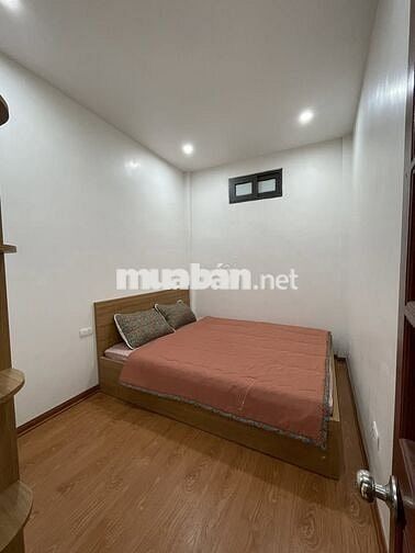 8.25 tỷ có NHÀ ở phố quan nhân 35m2 ngõ thông 3 gác đỗ cửa, 4 tầng