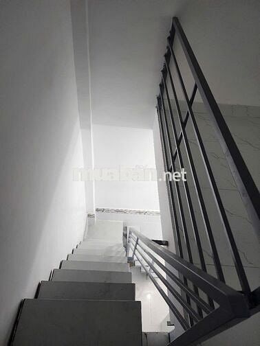 Cần bán căn nhà 3x7 DTSD , ngay cầu lớn , chợ nhị xuân , như video
