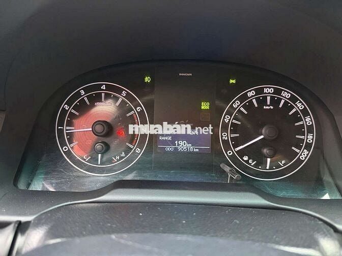 Toyota Innova 2018 2.0E, số sàn, màu bạc