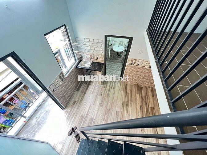 Phòng gác có máy lạnh lê thị hồng p17 Gò Vấp trong chợ căn cứ