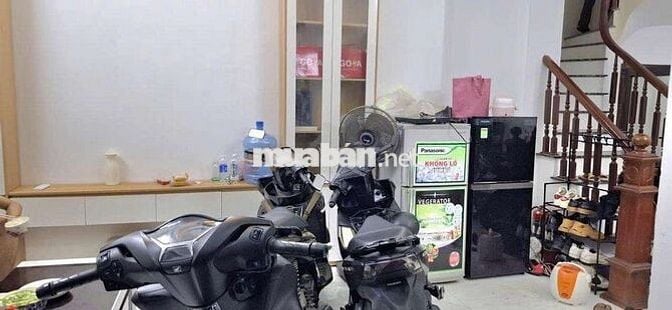 Nhà Phố Ngọc Khánh, 48m, 5 tầng, gần phố.