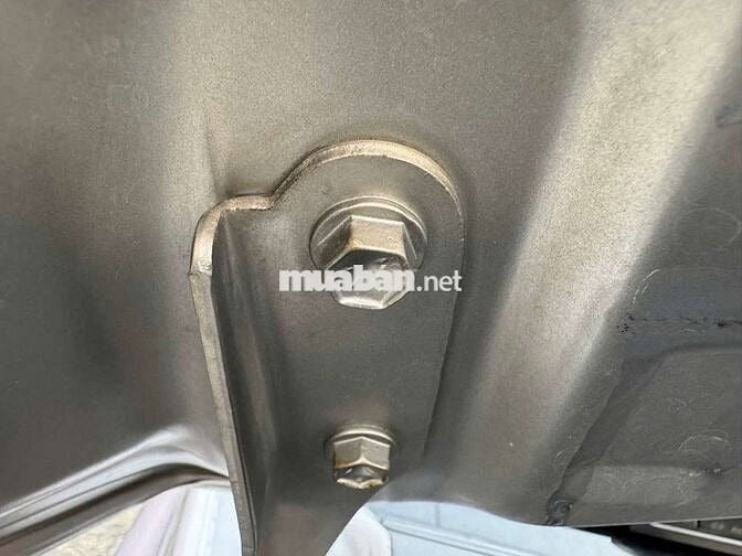 Toyota Innova 2018 2.0E, số sàn, màu bạc