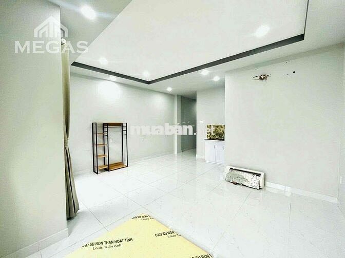 Studio Ban Công Thoáng Full Nội Thất Rộng 40m2 Ngay Công Viên Làng Hoa
