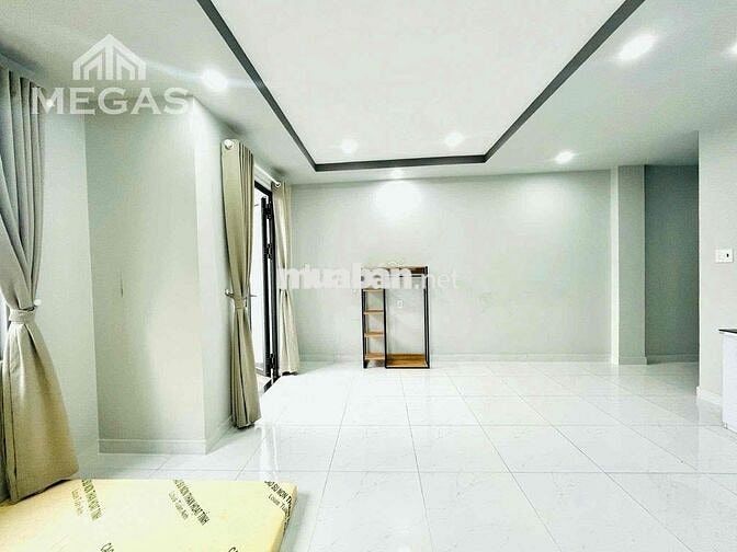Studio Ban Công Thoáng Full Nội Thất Rộng 40m2 Ngay Công Viên Làng Hoa