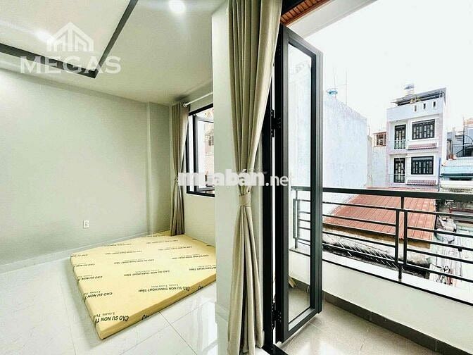 Studio Ban Công Thoáng Full Nội Thất Rộng 40m2 Ngay Công Viên Làng Hoa
