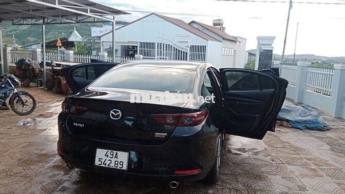 Mazda 3 2022 - 7900 km