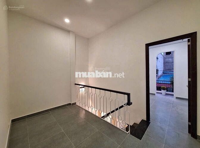 Bán gấp nhà 1 Trệt 1 Lầu, Giá 1ty350tr, Gần Công viên, HĐ thuê 15tr