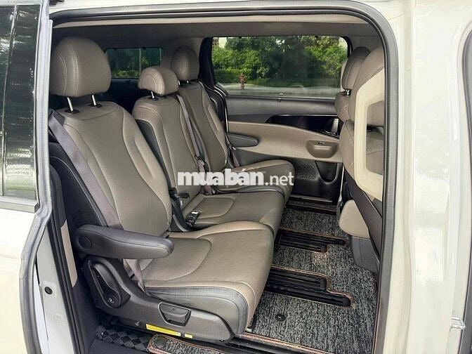 Kia Carnival 2024 2.2D Premium 8 chỗ - 20000 km