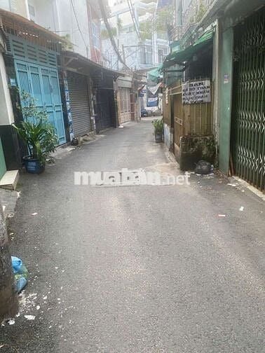 Chủ đang ở cần bán nhà vị trí cực đẹp  , đường Phạm Văn Chiêu vô 1/