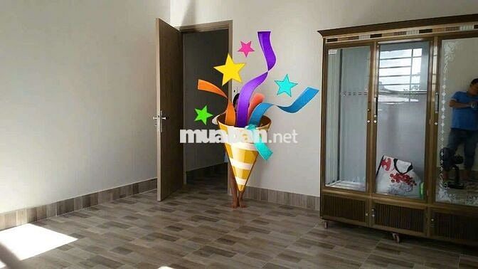 Nhà 1 trệt 1 lầu SHR đường xe hơi
