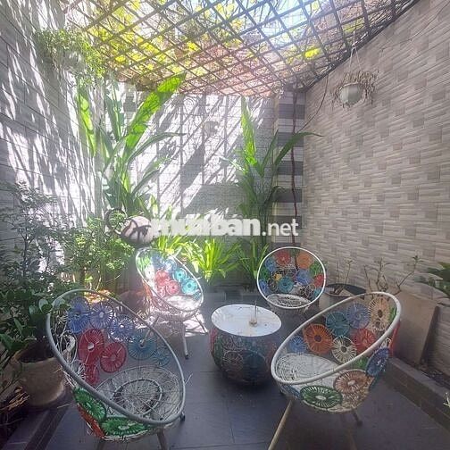 Chủ đang ở cần bán nhà vị trí cực đẹp  , đường Phạm Văn Chiêu vô 1/