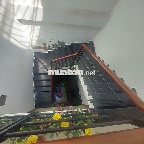 Chủ đang ở cần bán nhà vị trí cực đẹp  , đường Phạm Văn Chiêu vô 1/