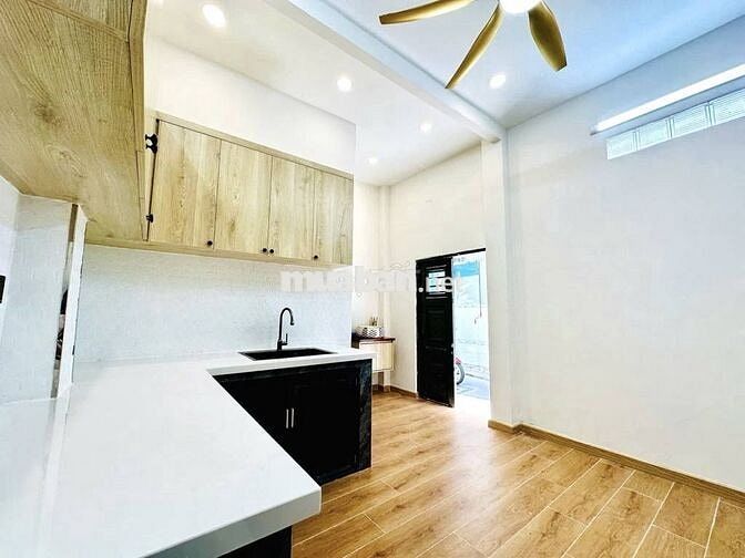 Bán gấp nhà 1 Trệt 1 Lầu, Giá 1ty350tr, Gần Công viên, HĐ thuê 15tr
