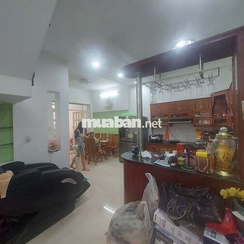 Chủ đang ở cần bán nhà vị trí cực đẹp  , đường Phạm Văn Chiêu vô 1/