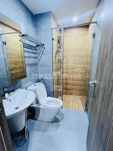 Hiếm - cho thuê nhà Trần Quang Diệu,Quận 3 - Nhà vuông vức, ốp kính