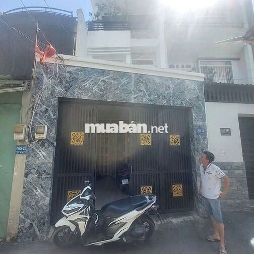 Chủ đang ở cần bán nhà vị trí cực đẹp  , đường Phạm Văn Chiêu vô 1/