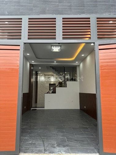 Bán nhà 2 lầu giá 6,6 tỷ ngay tại vòng xoay Phú Hữu TP HCM