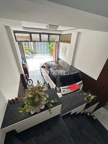 Bán nhà 2 lầu giá 6,6 tỷ ngay tại vòng xoay Phú Hữu TP HCM