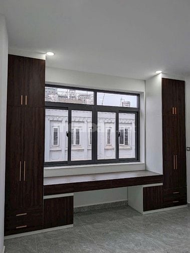 Bán nhà 2 lầu giá 6,6 tỷ ngay tại vòng xoay Phú Hữu TP HCM