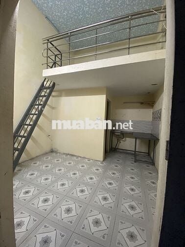 Trọ gác lửng 16m2 (giữa Đinh Liệt và Nguyễn Công Triều)