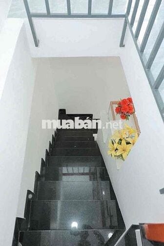 nhà 4.7 x 4 m , hẻm 3m , có 2 lầu . giá 3.150