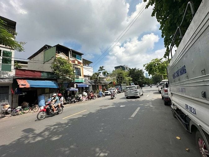 Bán nhà mặt phố Hạ Yên Quyết,Cầu Giấy diện tích 55m, Mặt tiền 5,3m.