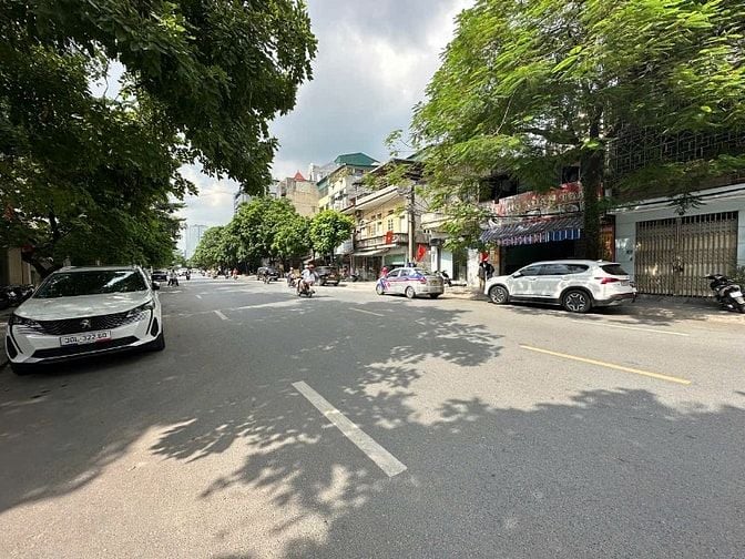 Bán nhà mặt phố Hạ Yên Quyết,Cầu Giấy diện tích 55m, Mặt tiền 5,3m.