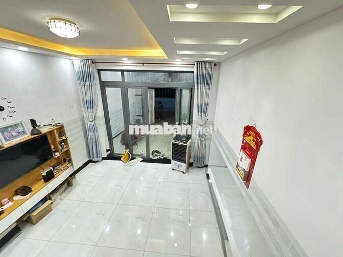 1 TRỆT 1 LẦU MỚI ĐẸP-CÓ SÂN ĐẬU Ô TÔ–XÁCH VALI VÀO Ở NGAY-5.6Tỷ(TL)