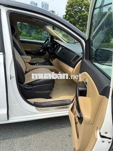 cần bán gấp Kia Sedona, đời 2017, máy dầu, xe đẹp