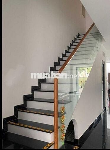 Ban gấp nhà đẹp tttp trả nợ kín để đi xa