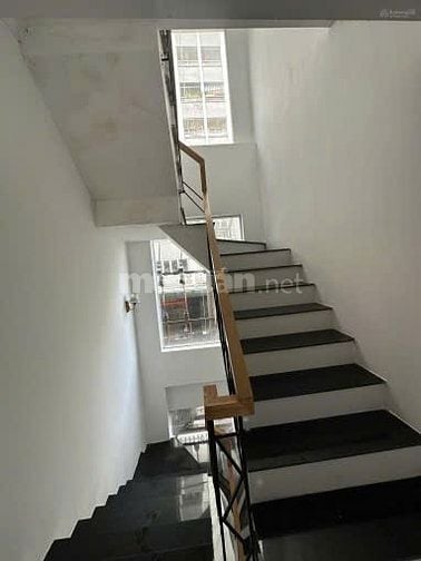 Cho thuê nhà nguyên căn Đống Đa, 400m2, mặt tiền 8m, 50tr