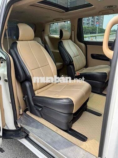 cần bán gấp Kia Sedona, đời 2017, máy dầu, xe đẹp