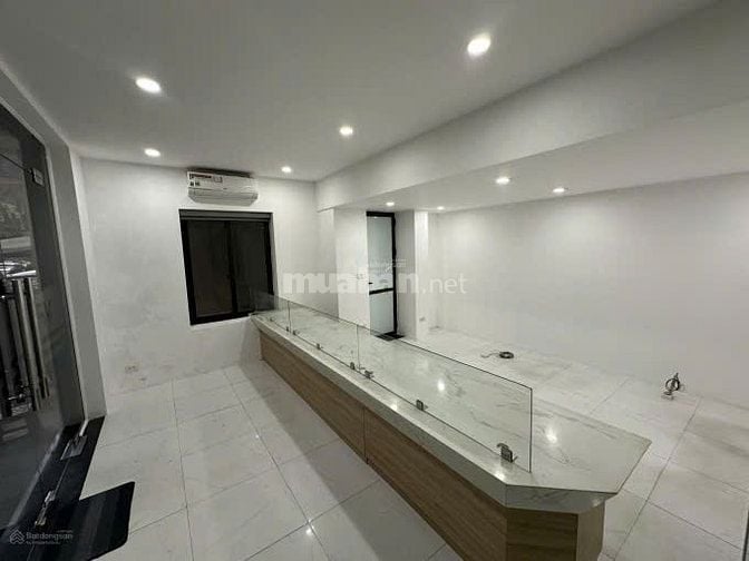 Cho thuê nhà nguyên căn Đống Đa, 400m2, mặt tiền 8m, 50tr