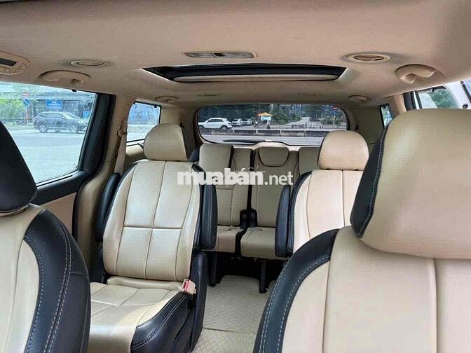 cần bán gấp Kia Sedona, đời 2017, máy dầu, xe đẹp