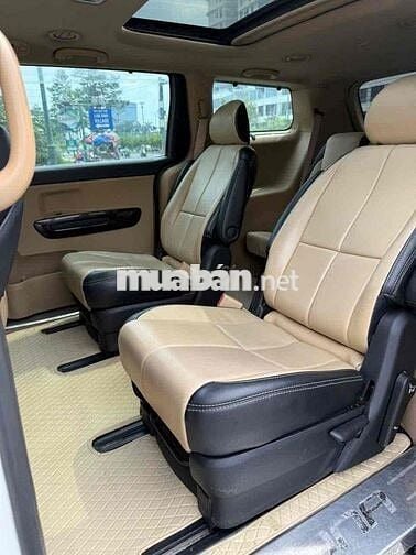 cần bán gấp Kia Sedona, đời 2017, máy dầu, xe đẹp