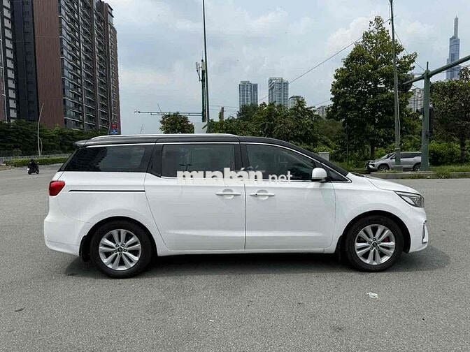 cần bán gấp Kia Sedona, đời 2017, máy dầu, xe đẹp