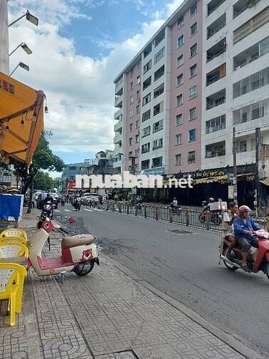 NGAY NGÃ TƯ NGUYỄN BIỂU-TRẦN HƯNG ĐẠO-CÁCH MẶT TIỀN 25M-NHÀ MỚI 4 TẦNG