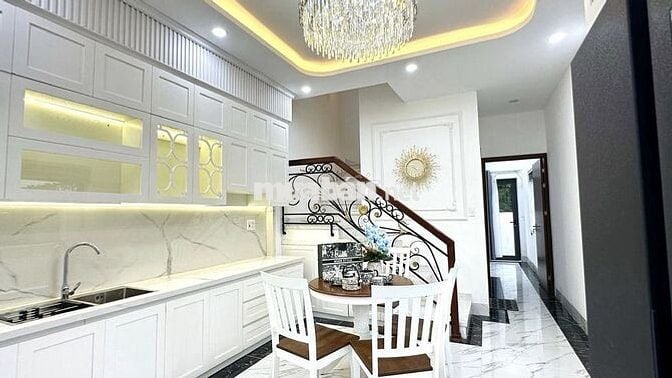 BÁN BIỆT THỰ 2 TẦNG LÊ NGÔ CÁT-SIÊU ĐẸP-CỰC CHILL- VIEW NHƯ ĐÀ LẠT