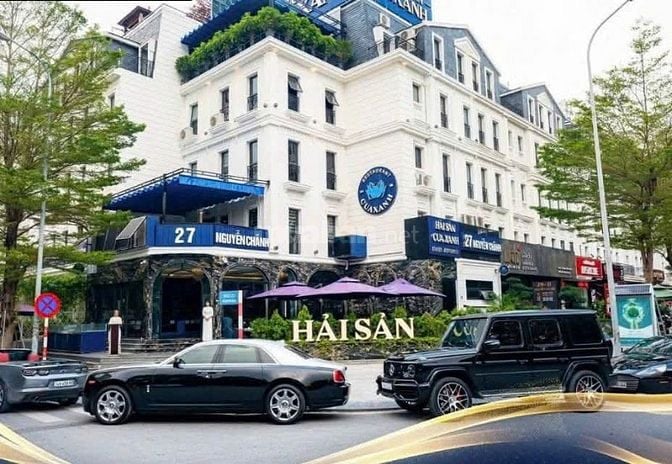 Tuyển nam bưng bê nhà hàng hải sản cao cấp