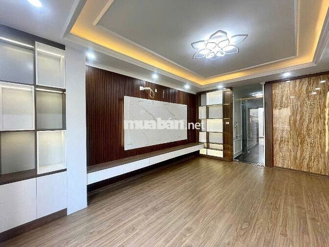 [HÀNG HIẾM CÓ] Bán Nhà KIM GIANG 7T THANG MÁY, ÔTÔ Ngõ thông Chỉ 10 tỷ