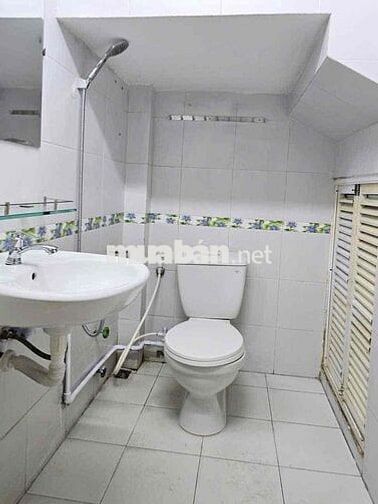 CHO THUÊ 1PN TÁCH BẾP MÁY GIẶT RIÊNG GIÁ RẺ CÁCH ĐH UEH CSA 500m